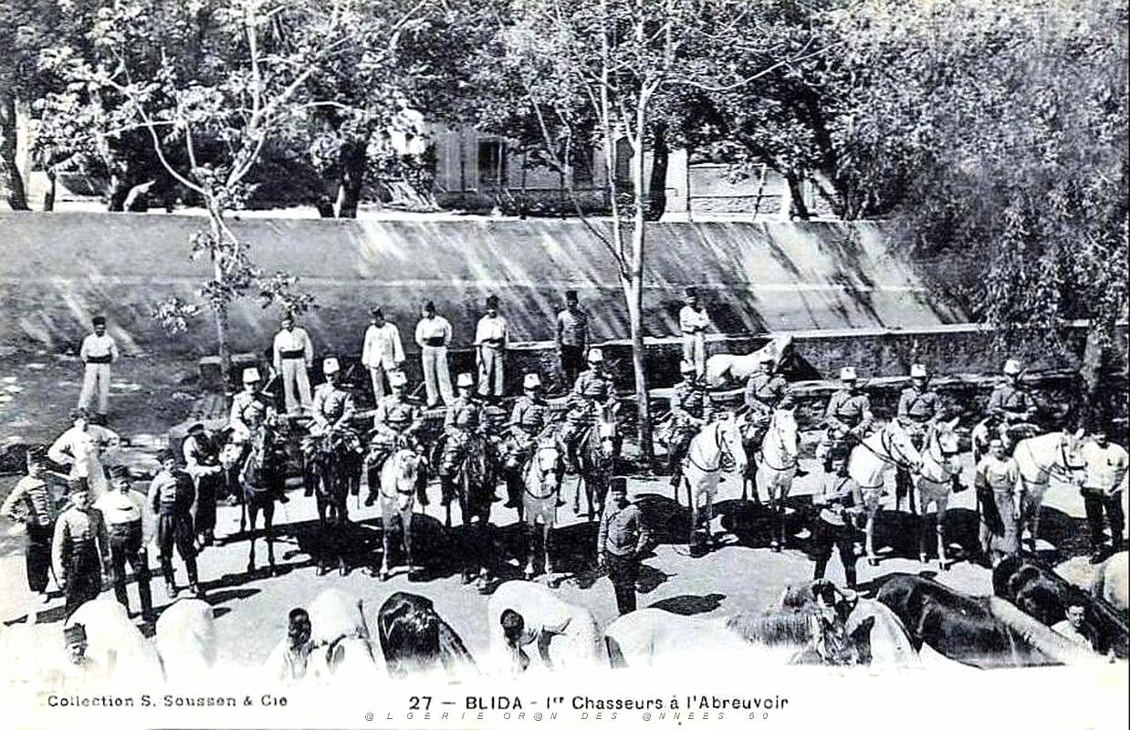 494- Blida - 1er Chasseurs a l'abreuvoir.jpg